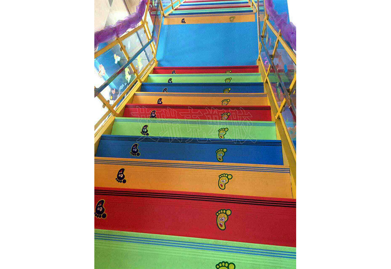 彩色樓梯